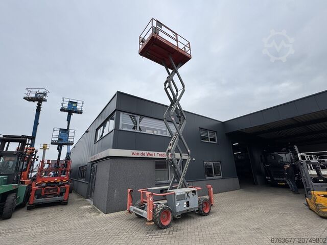 Skyjack SJ 6826RT Scherenarbeitsbühne / Scherenbühne / Arbeitsbühne 2015 4x4 Kubota Diesel 10 m Arbe SKYJACK SJ 6826RT Schaarhoogwerker / Scissor / Arbeitsbuhne 2015 4X4 Kubota Diesel 10M Werkhoogte