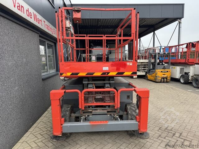 Skyjack SJ 6832RT Scherenarbeitsbühne / Scherenbühne / Arbeitsplattform 2016 4x4 Kubota Diesel 12 m SKYJACK SJ 6832RT Schaarhoogwerker / Scissor / Arbeitsbuhne 2016 4X4 Kubota Diesel 12M Werkhoogte
