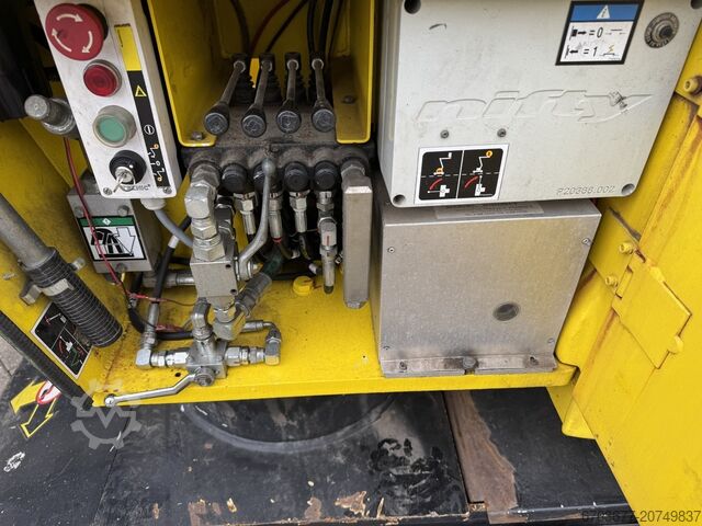 NIFTYLIFT Nifty HR12NDE Gelenkteleskoparbeitsbühne / Arbeitsbühne HYBRID Kubota Diesel 4x2 Baujahr 2 NIFTYLIFT HR12NDE Knikarmhoogwerker / Arbeitsbuhne HYBRIDE Kubota diesel 4x2 2014