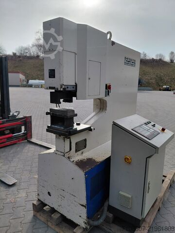 Punching press Muhr und Bender HP 1000/760