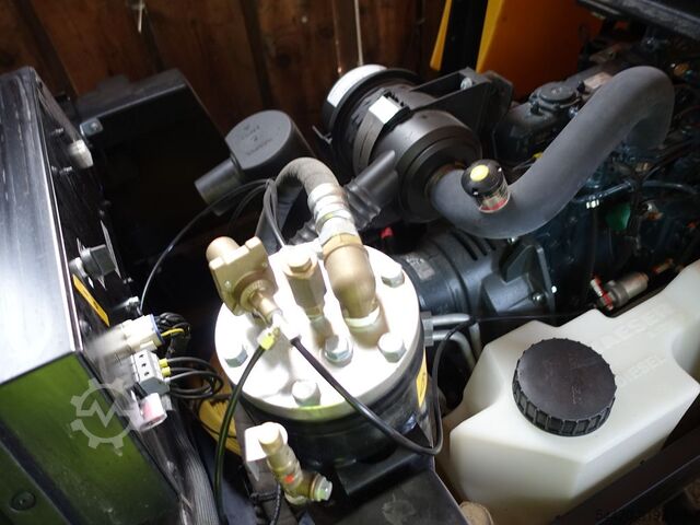 Mobile screw compressor KAESER M30PE