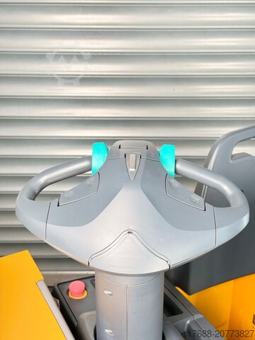 Hochhubwagen-Mitfahrer Jungheinrich ERD 220 - Service Neu - Triplex - Batterie 90%