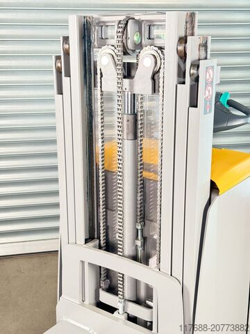 Hochhubwagen-Mitfahrer Jungheinrich ERD 220 - Service Neu- Triplex - Batterie 92%