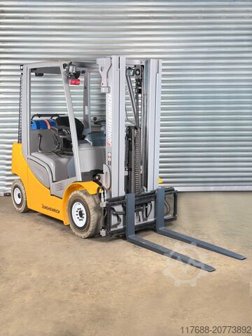 Treibgas-Frontstapler Jungheinrich TFG 430S - Service Neu - Triplex - VW Motor