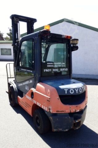4-Rad-Gabelstapler Toyota 02-8FDF 30