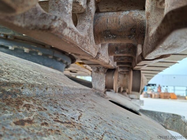 Crawler excavator Komatsu HB215LC-3