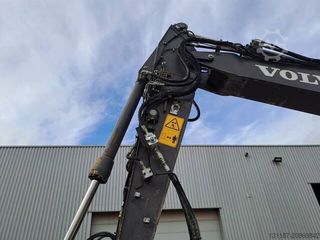 Wheel excavator Volvo EWR150E+Engcon Rototilt