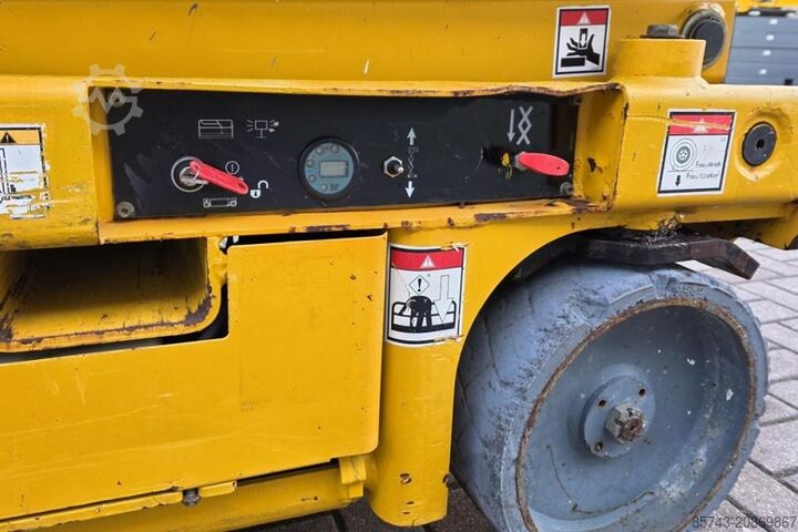 Scissor lift Haulotte Compact 8 As-Is, Electric, 8.2m Working Height, 35