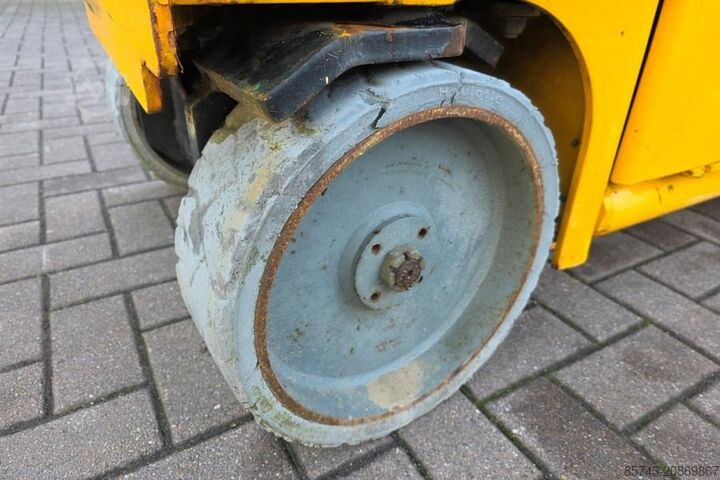 Scissor lift Haulotte Compact 8 As-Is, Electric, 8.2m Working Height, 35