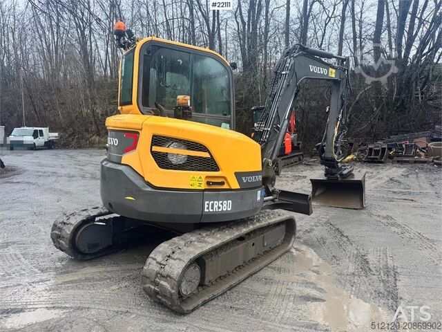 Crawler excavator Volvo ECR58D with rototilt and 2 buckets. 3,100 hours.