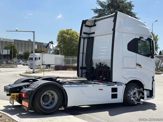 Standard tractor unit IVECO S-WAY 530