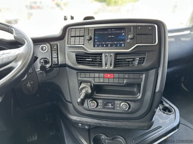 Standard tractor unit IVECO S-WAY 530