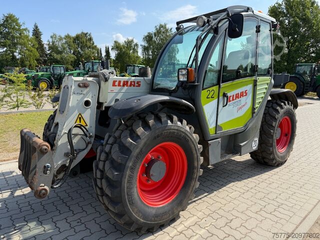 Landmaschine Scorpion 7030