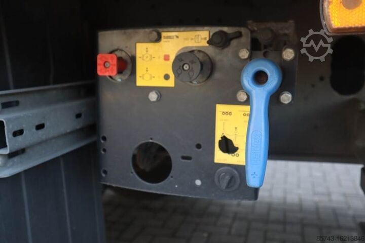 Curtain sided Schmitz Cargobull SCB3ST CoC Documents, TuV Loading Certif