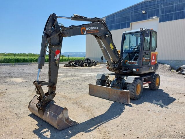 Wheeled Excavator Volvo EW60E with 5 buckets