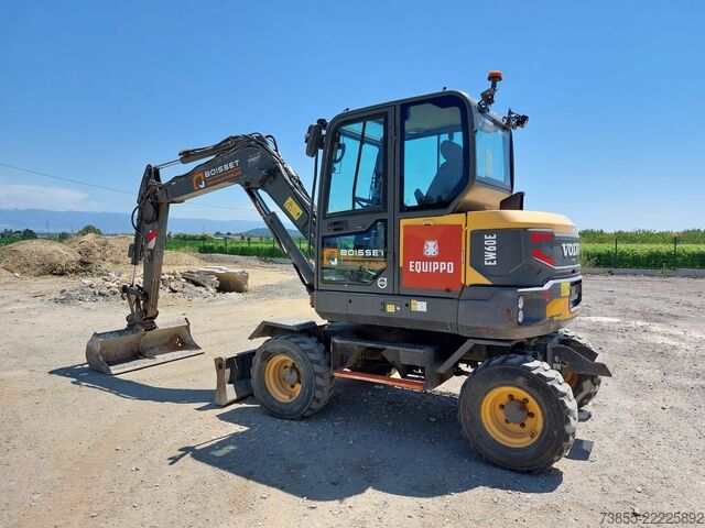 Wheeled Excavator Volvo EW60E with 5 buckets