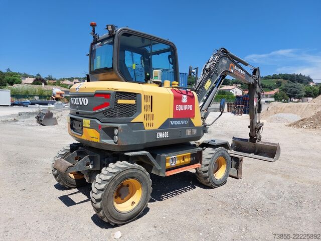 Wheeled Excavator Volvo EW60E with 5 buckets