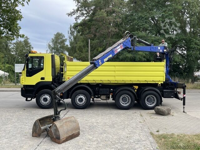 Tipper truck iveco Stralis AD340T41  8x4 *KLIMA*PENZ 10.83H Kran*