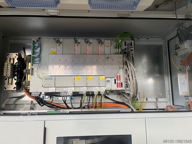 VERTIKALES BEARBEITUNGSZENTRUM Mikron HSM 800