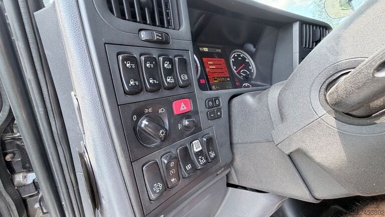 Logging truck SCANIA R490 6x4 Holzlkw mit Epsilon Kran Bj 2017