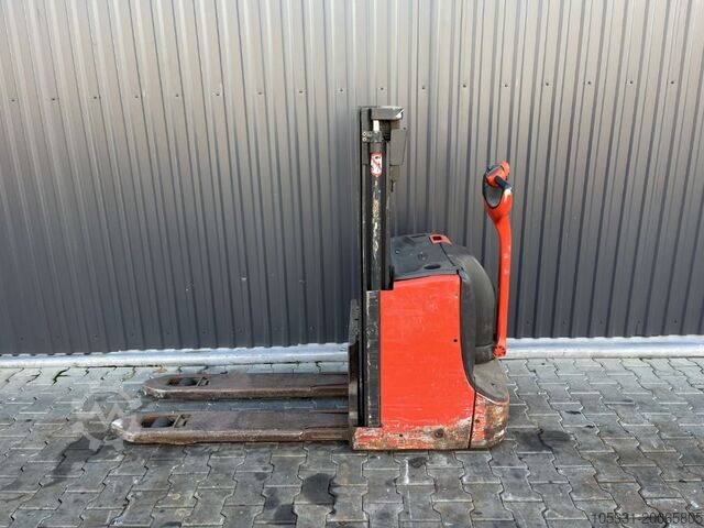 Pedestrian Stacker Linde D08