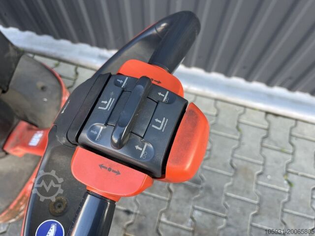 Pedestrian Stacker Linde D08