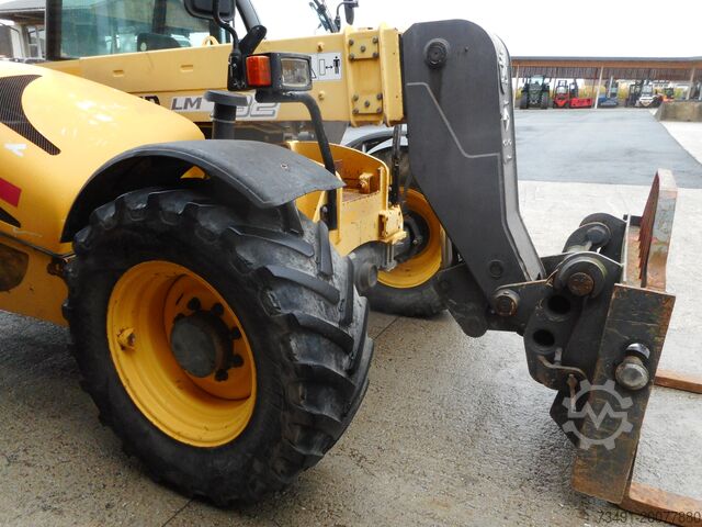 Telescopic handler New Holland LM732