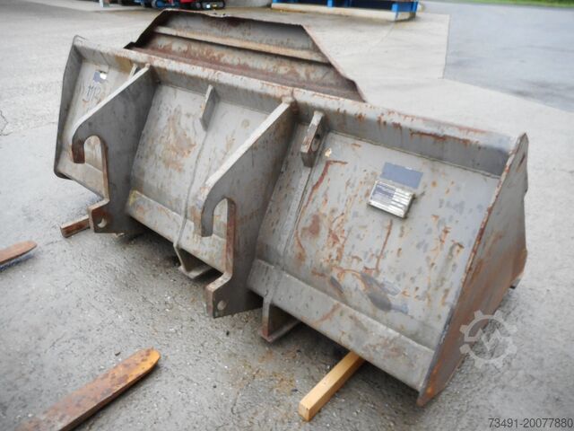 Telescopic handler New Holland LM732