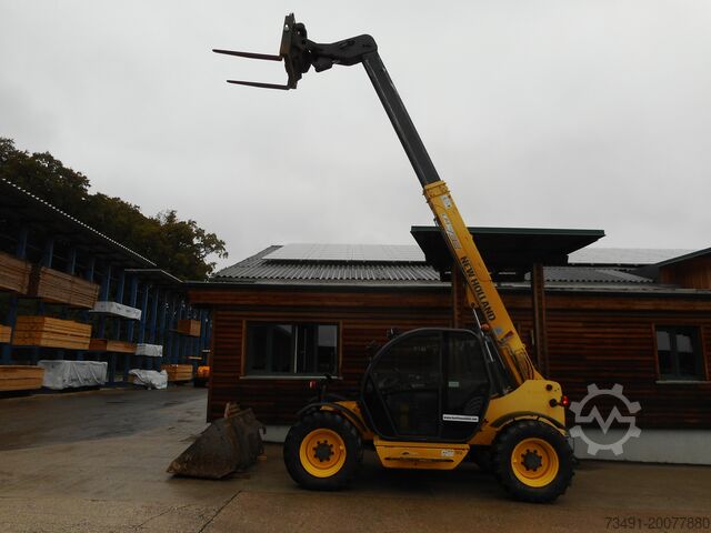 Telescopic handler New Holland LM732