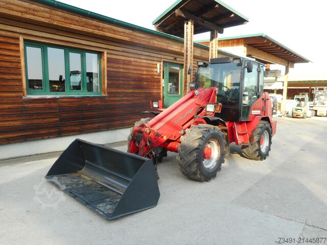 Radlader Schäffer 900 T mit Teleskoparm