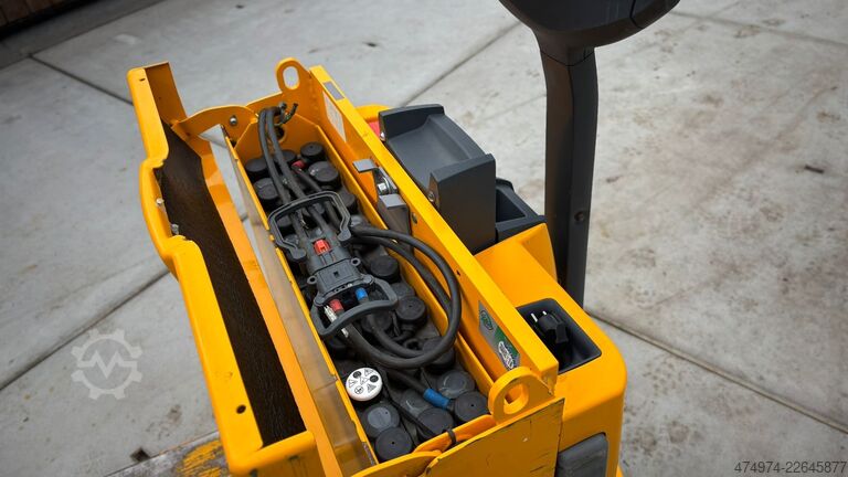 Manual pallet truck pump truck Jungheinrich EJE 116