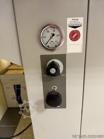 Paper cutting machine EBA 551 LT