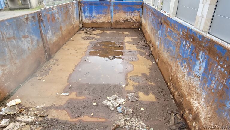 Plateau Abrollcontainer mit Bordwänden  