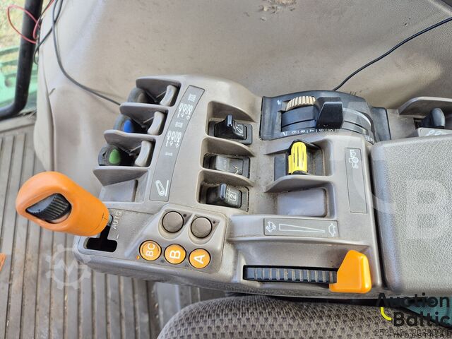 Traktor John Deere 6210 R