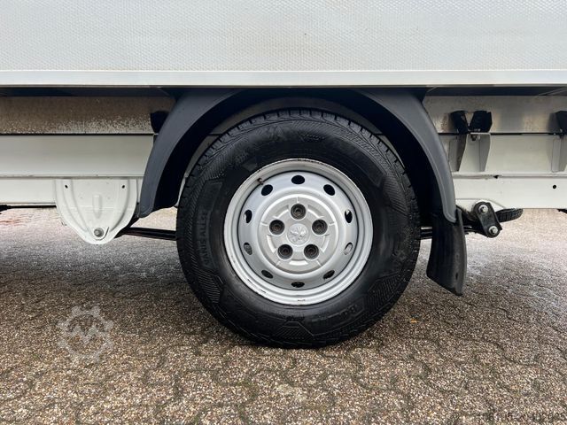 Transporter mit Koffer PEUGEOT Boxer 2,2 Blue-HDI Maxi Koffer Hebebühne