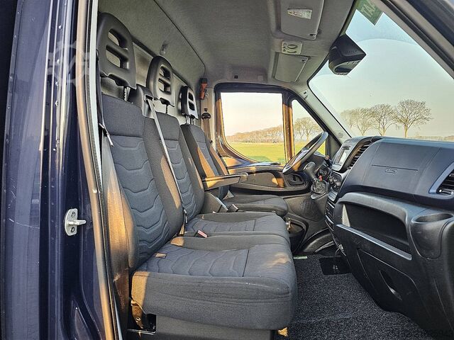 Koffer IVECO DAILY 35C18 Bakwagen Laadklep