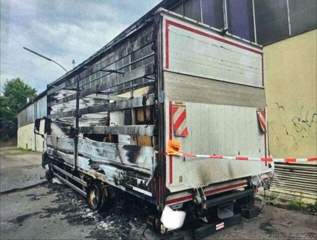 LKW mit Pritsche & Plane MAN TGM Brandschaden