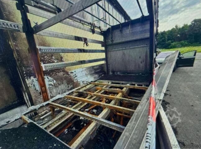 LKW mit Pritsche & Plane MAN TGM Brandschaden