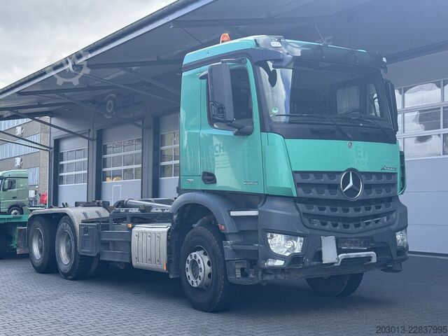 Abrollkipper MERCEDES-BENZ Arocs 2645 6x4 Abrollkipper MEILLER Blatt Luft