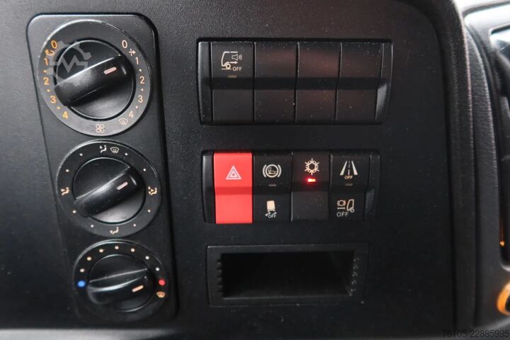 Box body Mercedes-Benz Atego 1218 Bakwagen + Laadklep DHollandia 1500kg