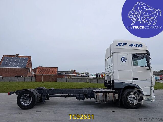 Chassis with cab DAF XF 450