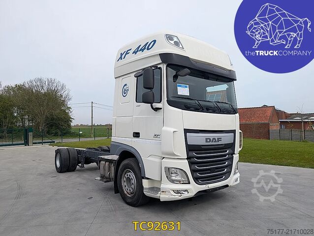 Chassis with cab DAF XF 450