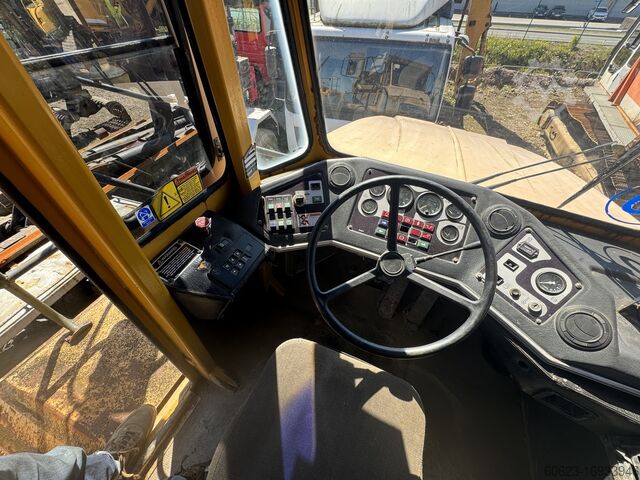 Articulated Dump Truck BELL B40C 6X6