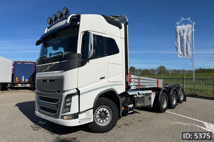Timber transporter Volvo FH16 750 Globetrotter XL, Euro 6, 8x4 / Hydraul...