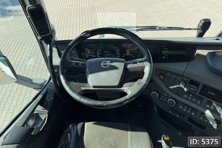 Timber transporter Volvo FH16 750 Globetrotter XL, Euro 6, 8x4 / Hydraul...