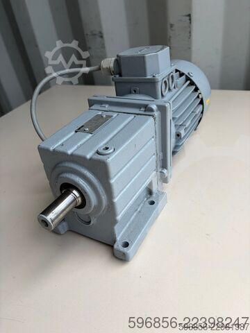  Lenze GST04-2MVBR-071C32 MDEMA1M071-32 0,37 kW 112 obr./min 31 Nm i=12,57