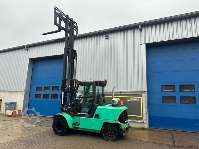 VS-22526 LPG triplex 5-ton forklift Mitsubishi FG50K with 2 fork positioner MITSUBISHI FG50K 2