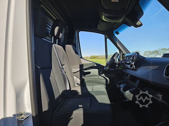 High-roof van MERCEDES-BENZ SPRINTER 317 L2H2 Mbux RWD Euro6!