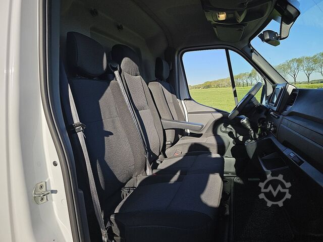 High-roof van RENAULT MASTER 2.3 L2H2 135Pk Euro6 AC!