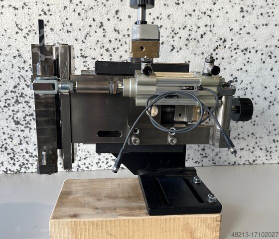 Adhesive application for finger joints OEST 1K PUR Kammbeleimung